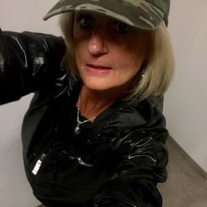 Meet your Posher, Ellen